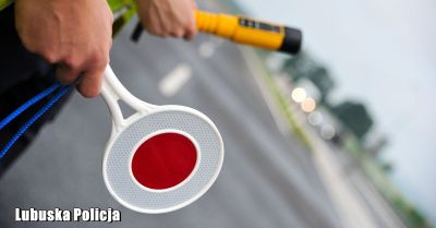 Zgłosiła podejrzenie jazdy po alkoholu, sama prowadziła mimo zatrzymanego prawa jazdy