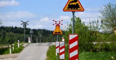 Sejm uchwalił nowelizację zaostrzającą kary za wykroczenia na przejazdach kolejowych