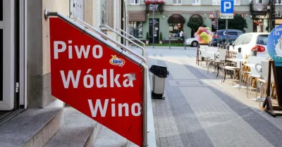 Sejm uchwalił ustawę wprowadzającą zakaz reklamy alkoholu